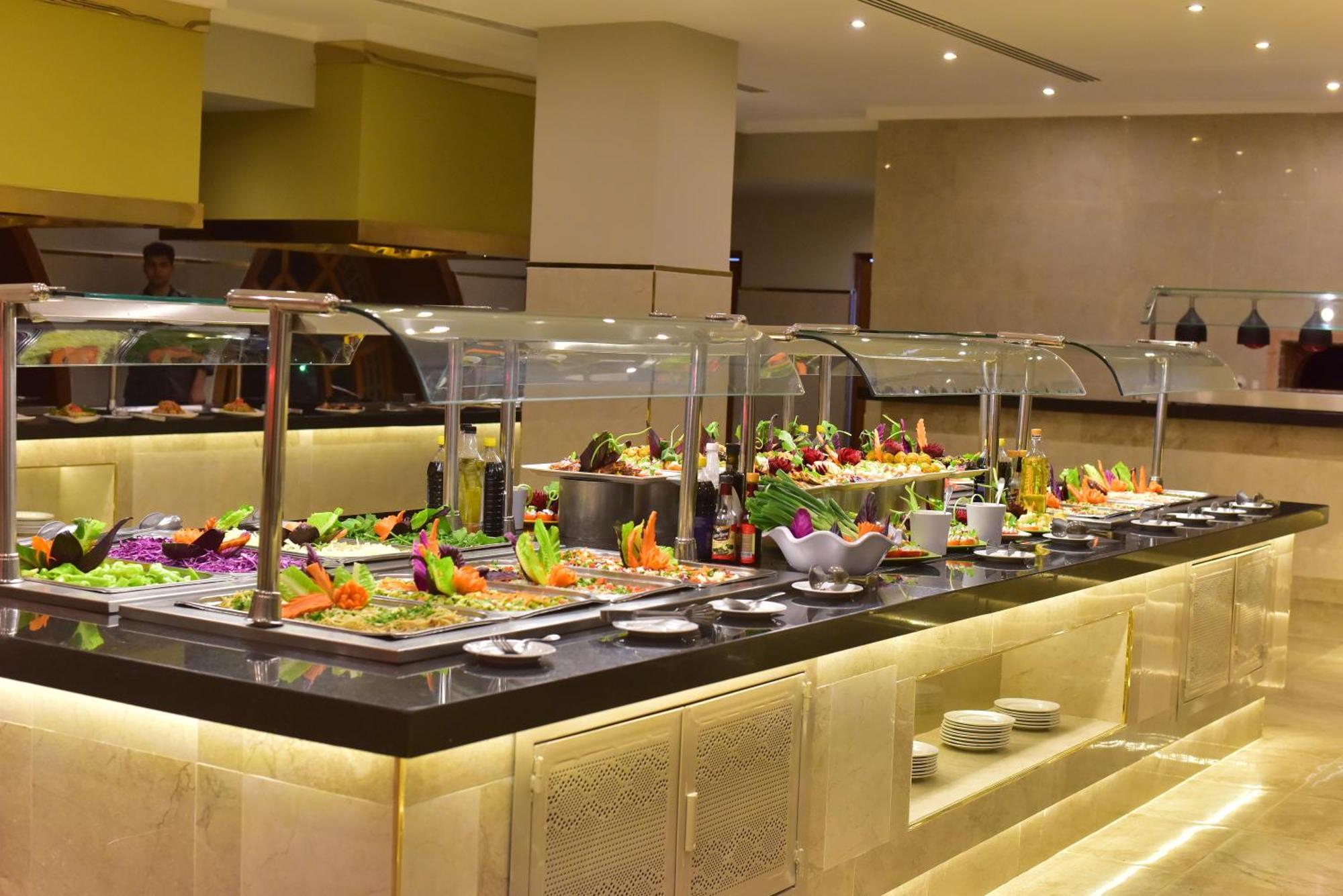 The Grand Hotel Sharm El Sheikh 외부 사진 A salad bar