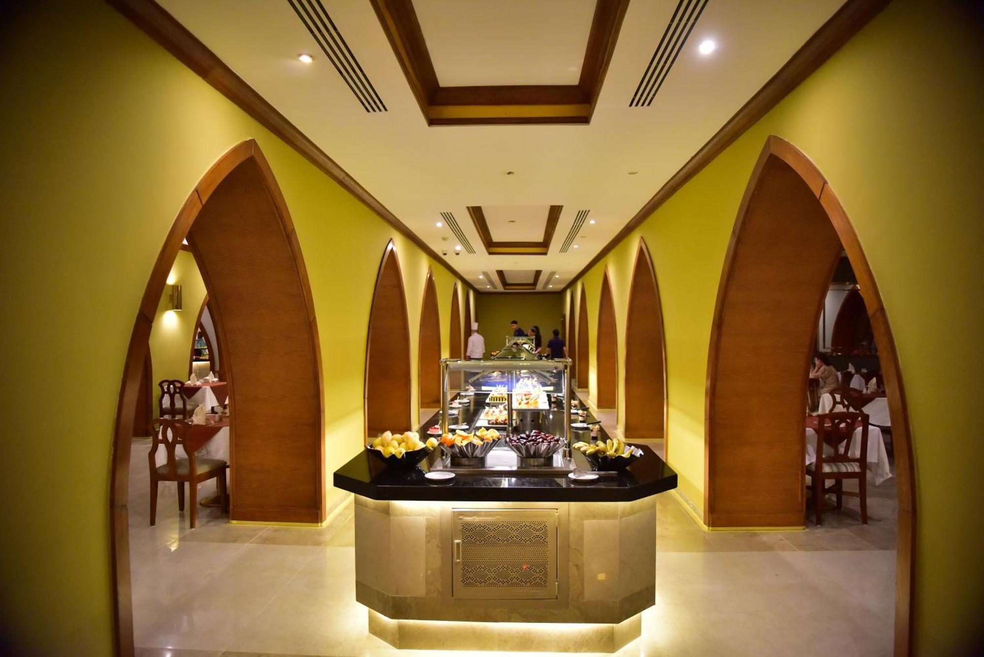 The Grand Hotel Sharm El Sheikh 외부 사진 The buffet at the hotel