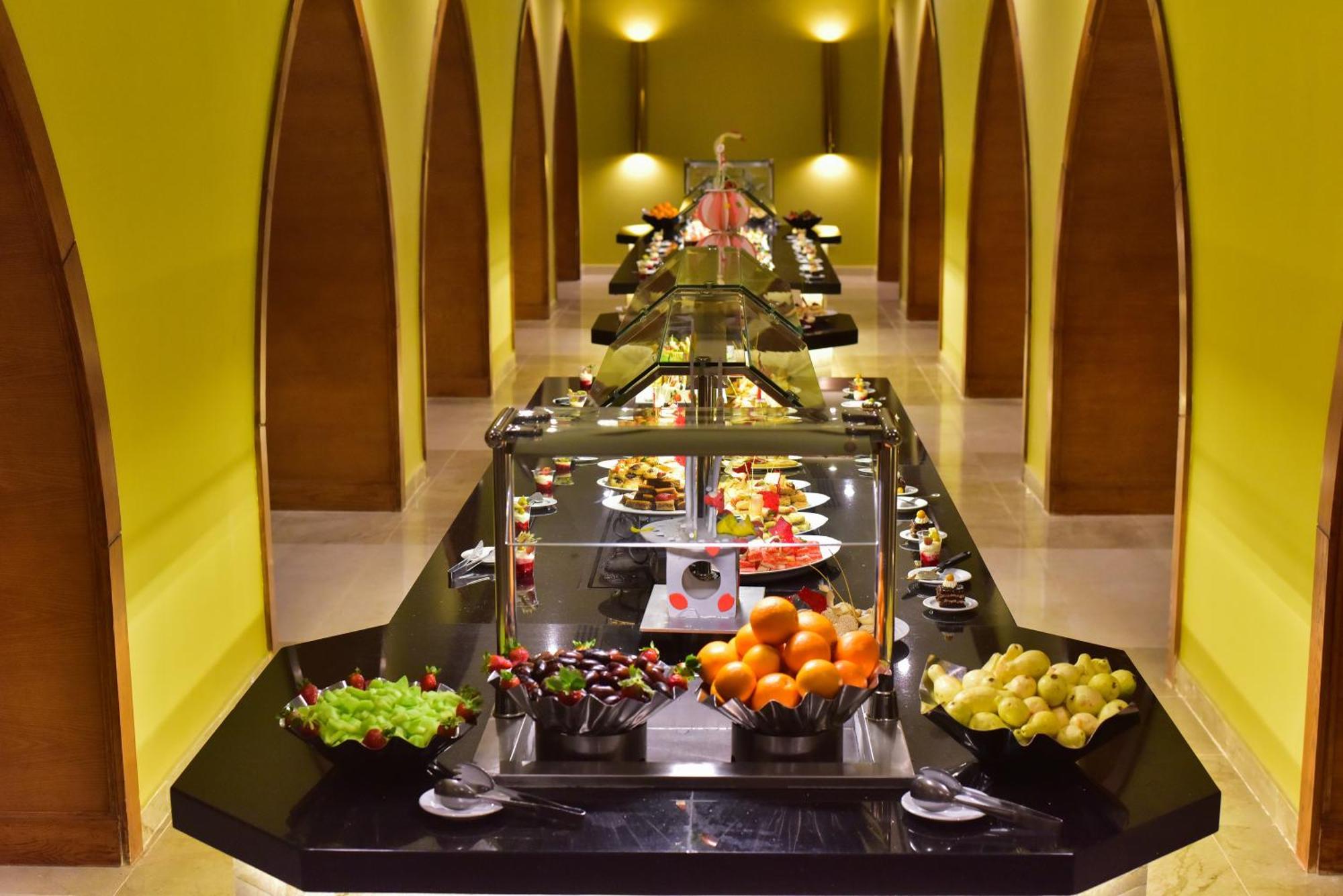 The Grand Hotel Sharm El Sheikh 외부 사진 A buffet at a hotel