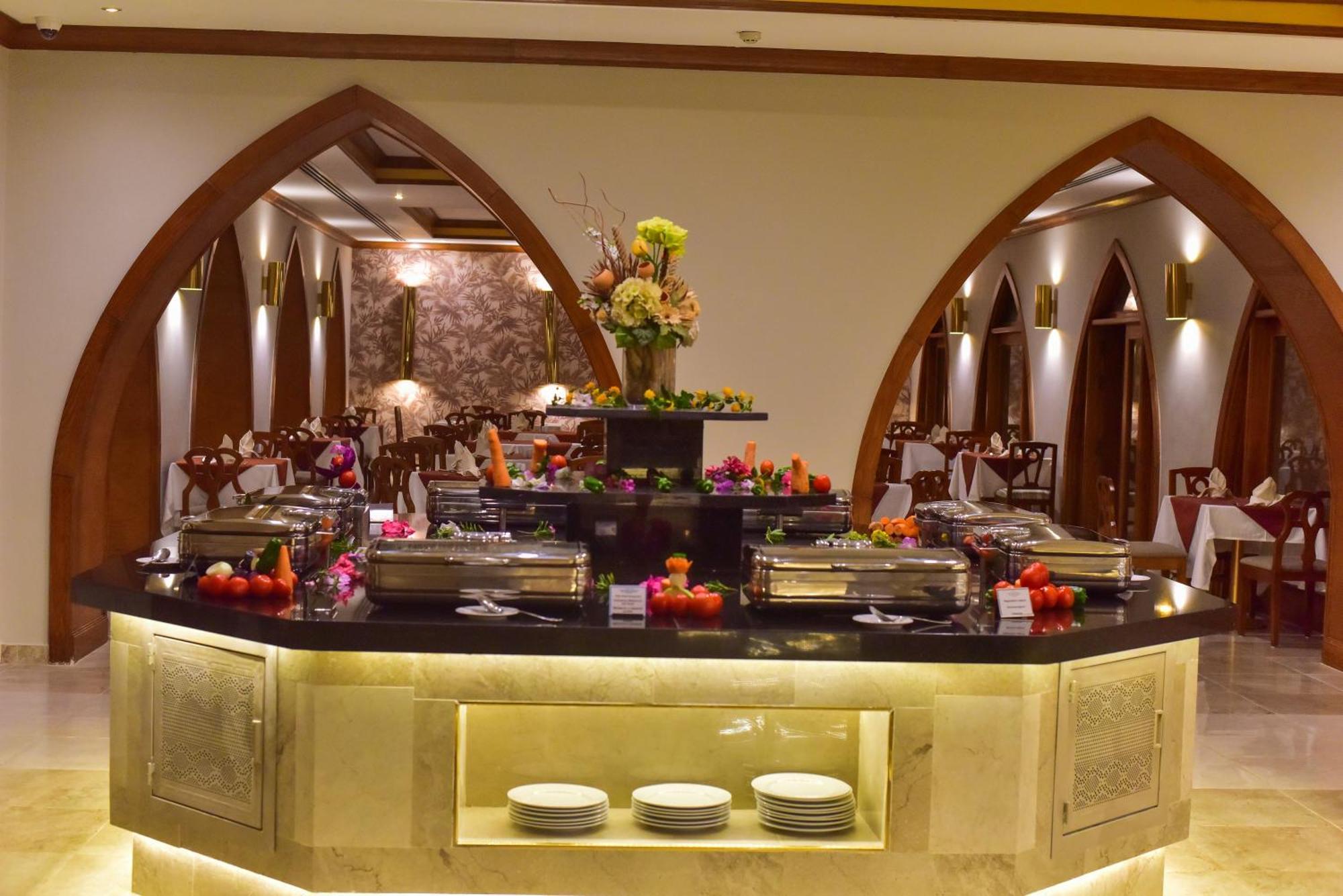The Grand Hotel Sharm El Sheikh 외부 사진 A buffet at a hotel