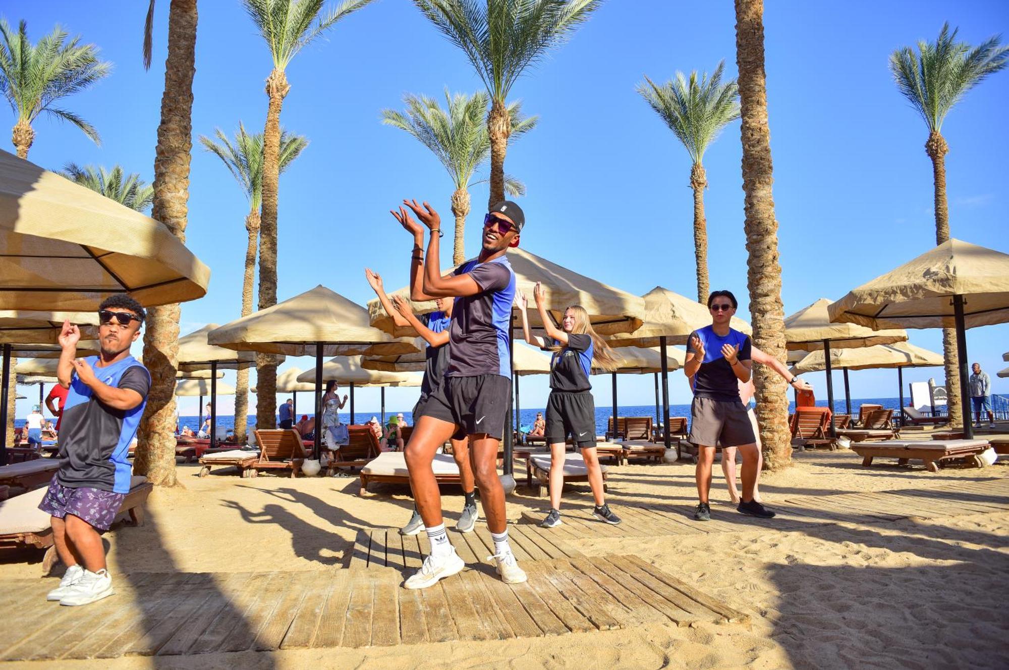 The Grand Hotel Sharm El Sheikh 외부 사진 Animation team at a resort in Egypt