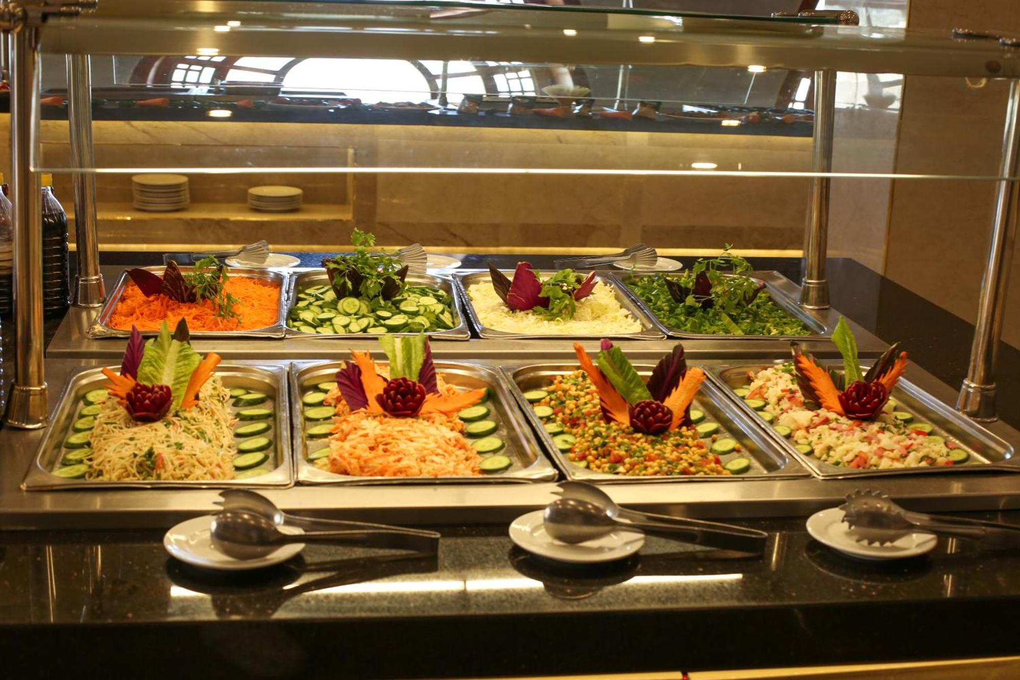 The Grand Hotel Sharm El Sheikh 외부 사진 A salad bar
