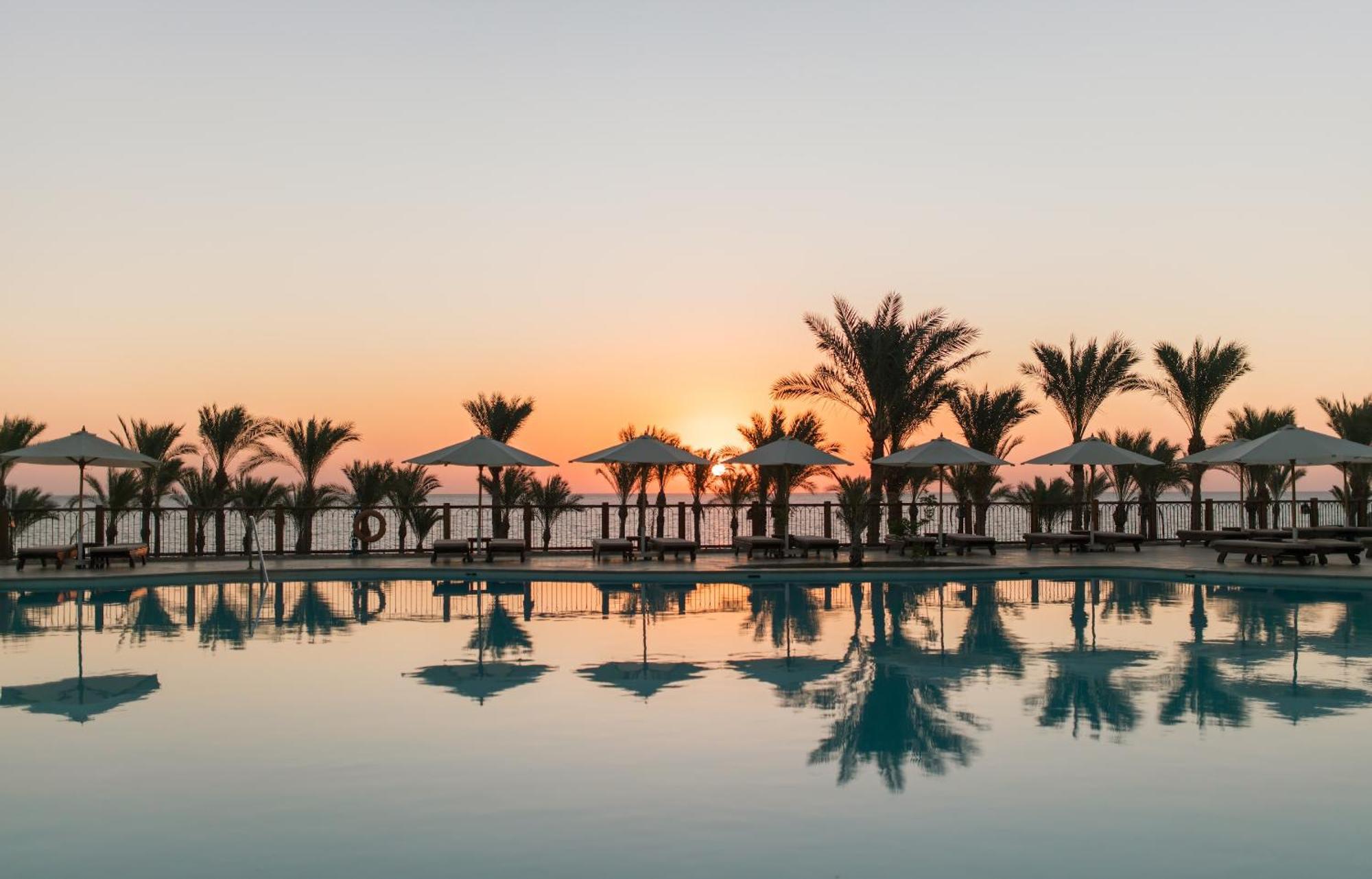 The Grand Hotel Sharm El Sheikh 외부 사진 Sunset at the Hilton Sharm El Sheikh